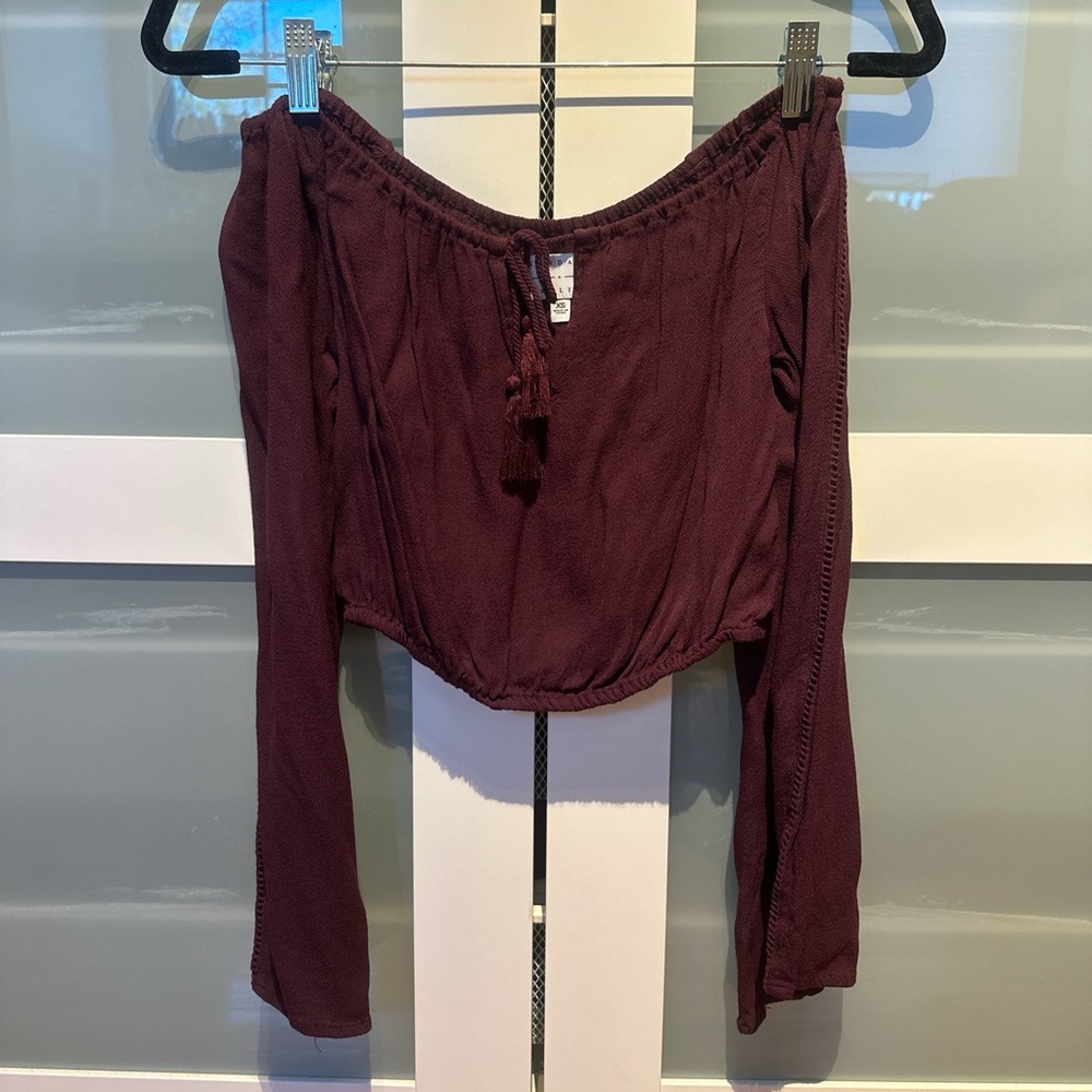 Kendall&Kylie off-the-shoulder crop top